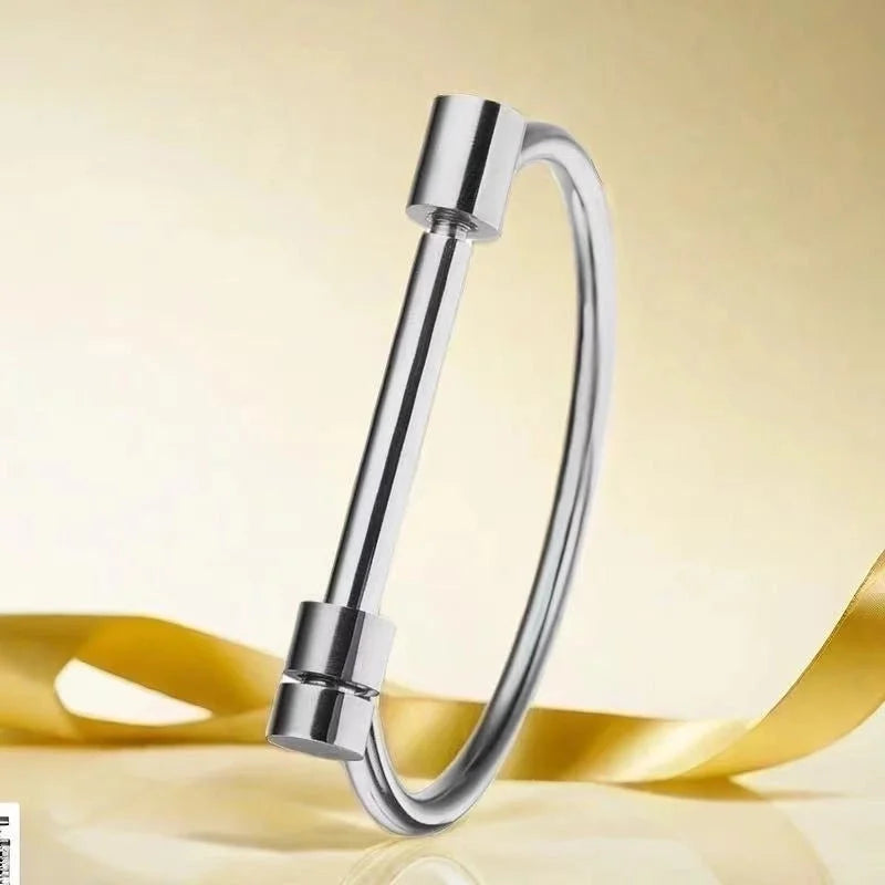 Retro Titanium Steel Bangle – Gold Horseshoe Bracelet for Men & Women