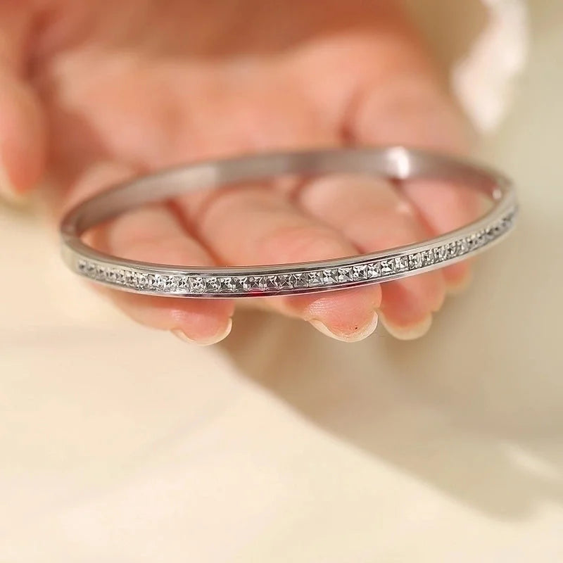 Retro Round Bamboo Titanium Steel C-Shaped Bracelet – Unique Men’s & Women’s Jewelry